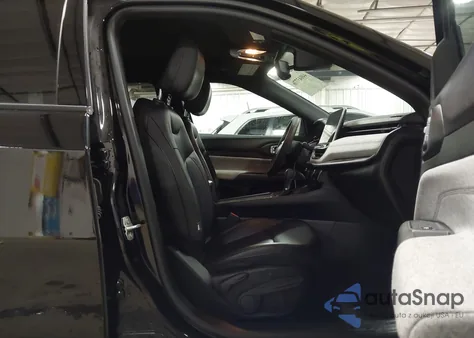 2024 Jeep Compass Latitude Lux Fwd z USA, uszkodzony, nr VIN 3C4NJDFN4RT155194